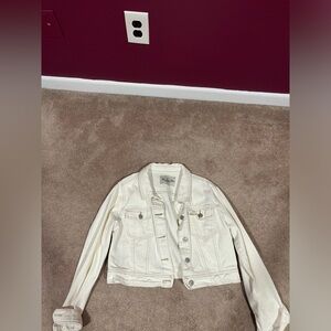 Super cute white/ivory denim jacket copped